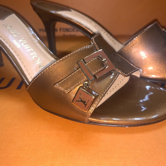 Louis Vuitton bronze vernis Dice mule heel sandals - Picture 6 of 9